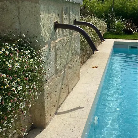 De L'art A La Maniere - D'hotes De Charme - 2 De Gamme - Ideal Couple & Famille - Piscine - Terrasse - Calme - 15min Saint-emilion - Experience Restauration D'oeuvre D'art Bed & Breakfast Branne (Gironde)