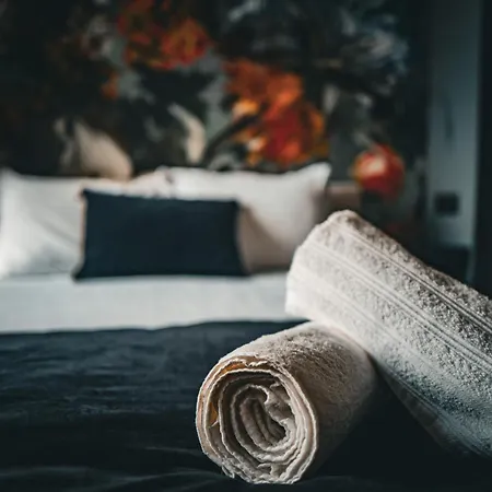 Bed & Breakfast De L'art A La Maniere - D'hotes De Charme - 2 De Gamme - Ideal Couple & Famille - Piscine - Terrasse - Calme - 15min Saint-emilion - Experience Restauration D'oeuvre D'art