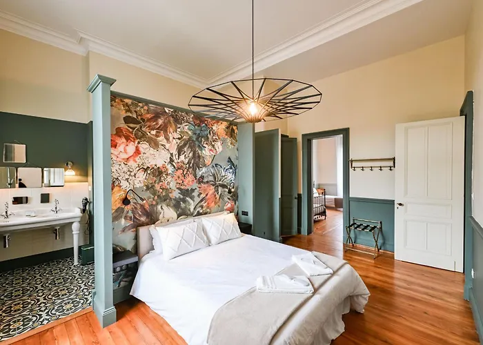 De L'art A La Maniere - D'hotes De Charme - 2 De Gamme - Ideal Couple & Famille - Piscine - Terrasse - Calme - 15min Saint-emilion - Experience Restauration D'oeuvre D'art Bed & Breakfast