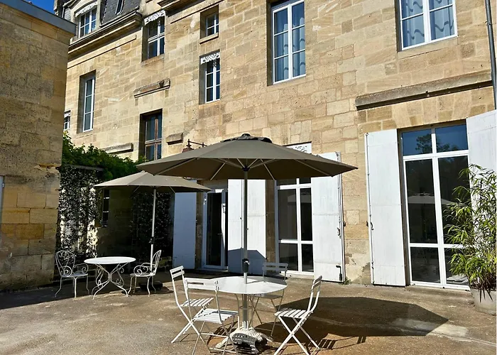 De L'art A La Maniere - D'hotes De Charme - 2 De Gamme - Ideal Couple & Famille - Piscine - Terrasse - Calme - 15min Saint-emilion - Experience Restauration D'oeuvre D'art Bed & Breakfast Branne (Gironde)